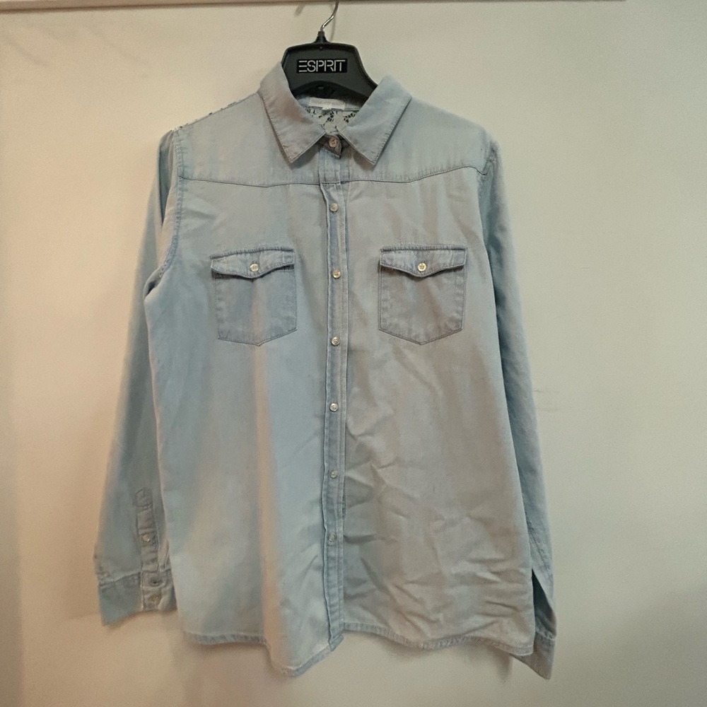 THYME & HONEY CHAMBRAY SHIRT